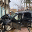 Автомобиль врезался в жилой дом на Красноармейской в Томске - News.VTomske.Ru