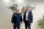 Начальник УФСИН России по Томской области Виталий Щерба провел рабочую встречу с Генеральным директором АО «Сибагро» Сергеем Ильиных. В рамках совещания стороны обсудили перспективы развития сети исправительных центров. Начальник УФСИН Виталий Щерба рассказал о практике создания сети исправительных центров, а также о требованиях к содержанию осужденных в участках исправительных центров, созданных на базе предприятий. Отметим, ФСИН России проводит работу по расширению сети исправительных центров. Перспективным направлением в данном вопросе является создание участков исправительных центров, на базе предприятий. Задача предприятия – предоставить помещение для проживания и обеспечить работой проживающих там осужденных, а исправительный центр в свою очередь направляет указанных лиц на предприятие для трудоустройства и обеспечивает за ними надзор. Положительными сторонами создания таких участков является низкий уровень повторной преступности среди осужденных, работающих на данных предприятиях, а также минимальное количество нарушителей порядка отбывания наказания в виде принудительных работ. Кроме того, создание участков исправительных центров, на базе объектов предприятий позволяет повысить уровень занятости населения, привлечь в производственный сектор дополнительную рабочую силу, тем самым, оказав положительное влияние на социально-экономическое развитие региона. Руководство АО «Сибагро» проявило заинтересованность в данном направлении деятельности. Обсуждение вопроса по созданию новых участков исправительных центров на базе объектов предприятия будет продолжено.
