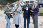 В рамках праздничных мероприятий, приуроченных к 81-ой годовщине Победы в Великой Отечественной войне, сотрудники уголовно-исполнительной инспекции УФСИН России по Томской области приняли активное участие во всероссийском общественном движение Волонтеры Победы. Они присоединились к всероссийским инициативам, направленным на сохранение исторической памяти и увековечивание подвига советского народа. В рамках акции «Стена Памяти» сотрудники УИИ оформили мемориальную экспозицию с фотографиями своих родственников — участников войны, выразив глубокую благодарность поколению победителей. Также сотрудники и ветераны уголовно-исполнительной инспекции возложили цветы к Вечному огню и мемориалам, почтив память погибших фронтовиков. Этот торжественный момент стал символом преемственности поколений и глубокого уважения к подвигу тех, кто ценой своей жизни подарил нам мир и свободу. «Наш долг - помнить и рассказывать молодому поколению о героях Великой Отечественной войны, отдавших свои жизни, чтобы мы жили в мире и свободе. Поэтому каждый год наши сотрудники вместе со своими детьми принимают участие в мероприятиях, посвященных Дню Победы», - рассказал врио начальника региональной уголовно-исполнительной инспекции Александр Сыренков.